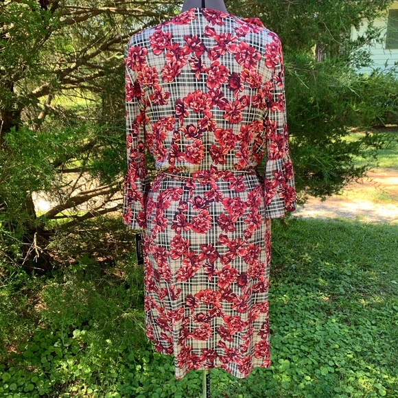 Red and black plaid & 🌺 flower dress. - Picture 6 of 6